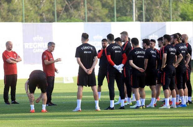 Cenk Tosun ve Okay Yokuşlu antrenmanda yer almadı