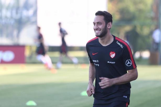 Galatasaray Hakan Çalhanoğlu'nu istiyor
