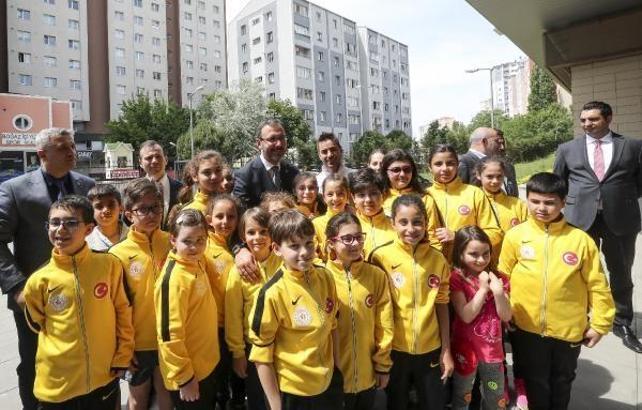 Bakan Kasapoğlu: Spor eğitimine okul öncesinde başlayacağız