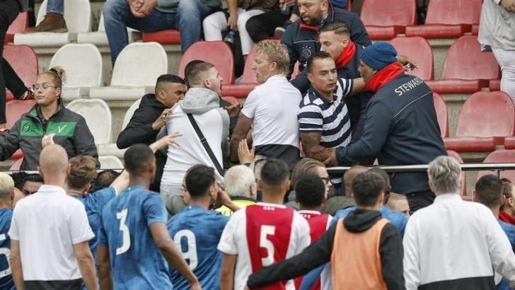 Ajax-Feyenoord U-19 maçında kavga! Dirk Kuyt tribüne çıktı...