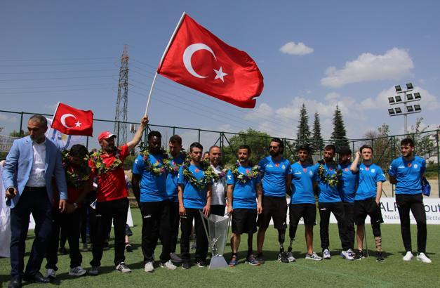 Sessiz sedasız tarih yazdılar