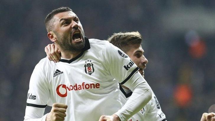 Beşiktaş'ın golcüsü Burak Yılmaz, ayrılığı açıkladı