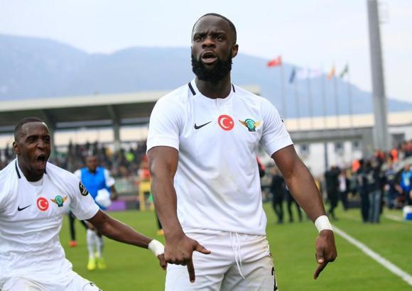 Akhisarspor'da kopmalar başlıyor