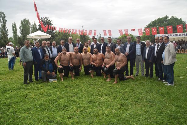 Kabulbaba Güreşleri'nin kazananı Ali Rıza Kaya oldu