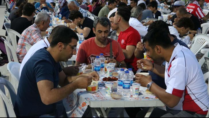Antalyaspor taraftarı iftarda buluştu