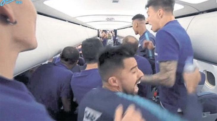 Zenit,zaferi uçakta öğrendi