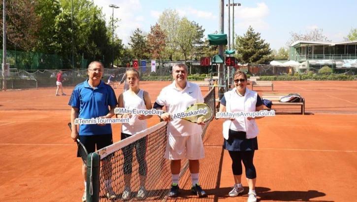Avrupa Günü Tenis Turnuvası'nda büyükelçiler raket salladı