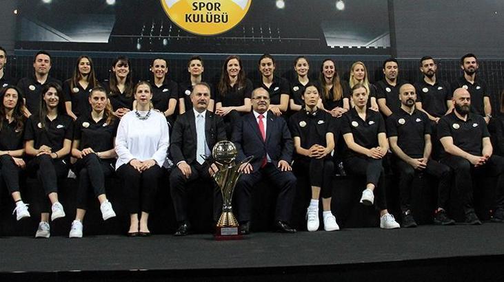 Şampiyon VakıfBank, basınla buluştu