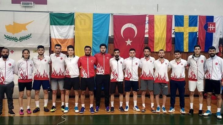 Milli badmintoncular Yunanistan'da madalya peşinde