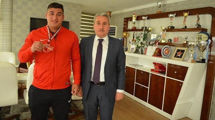 Halterde bronz madalya Kayabaş'ın