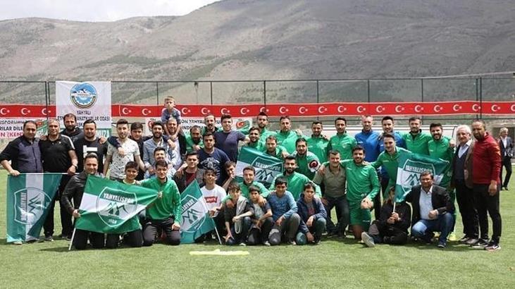Yahyalıspor şampiyonluğu kutladı