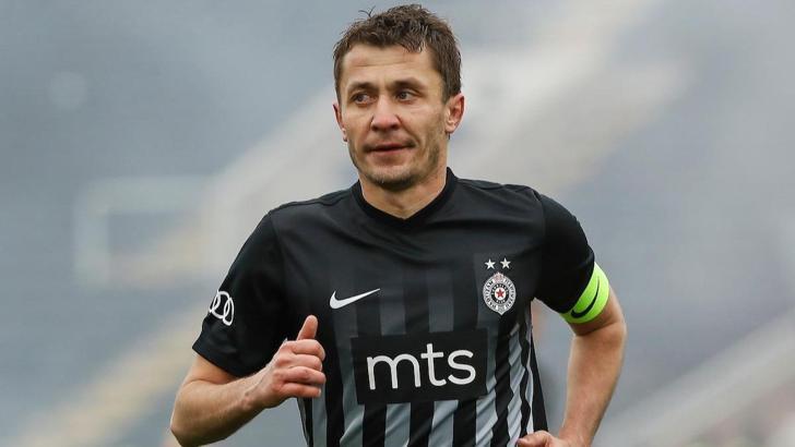 Galatasaray'ın eski yıldızı Sasa Ilic, futbolu bırakıyor!