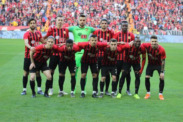 Eskişehirspor ligde kalmayı garantiledi