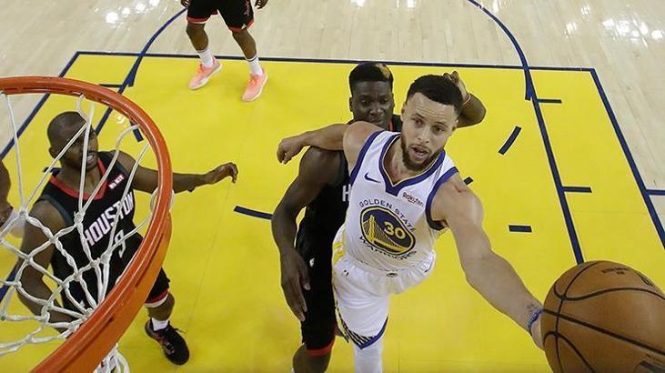 Son şampiyon Warriors evinde galip