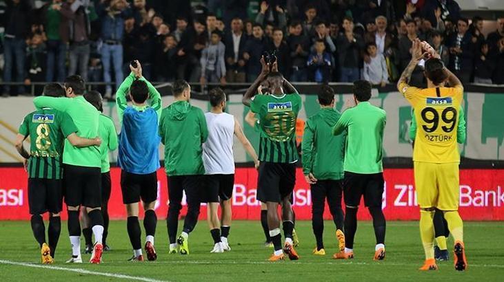 Ligin dibinde, kupanın finalinde
