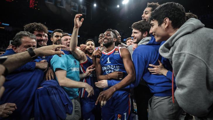 Fenerbahçe Beko'dan Anadolu Efes'e tebrik