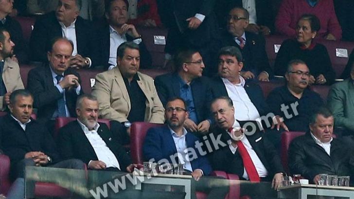 Bakan Kasapoğlu, Galatasaray - Beşiktaş derbisini kaçırmadı