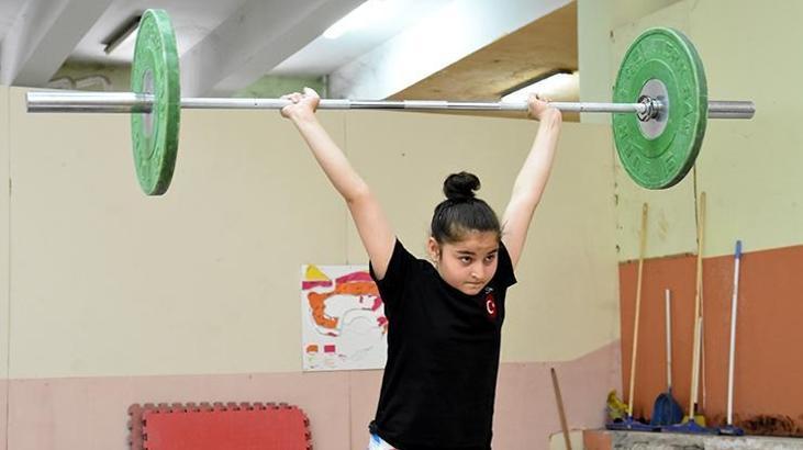 Rekortmen Ayşe Vural'ın hedefi olimpiyatlar