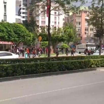 Adana'da derbi öncesi taraftarlar birbirine saldırdı