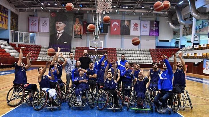 İzmir Büyükşehir Belediyesi, şampiyonluk hedefiyle parkeye çıkıyor