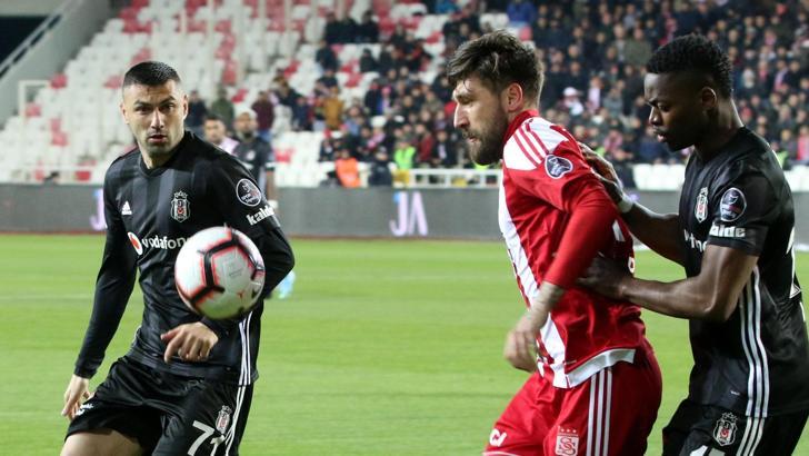 Sivasspor-Beşiktaş maçında olay! Burak Yılmaz...