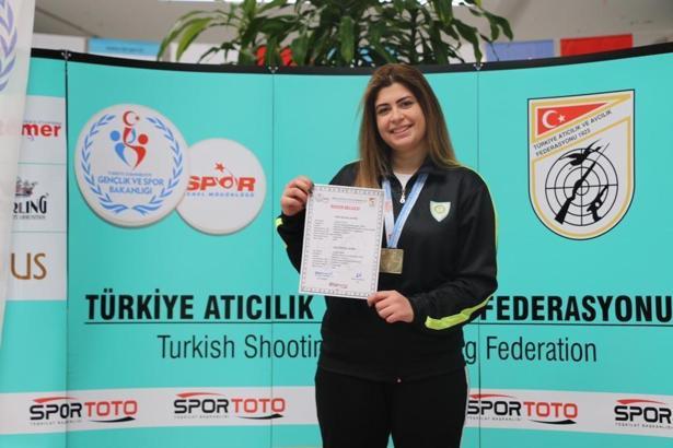 Manisa Büyükşehir'in atıcısından Mersin'de Türkiye rekoru
