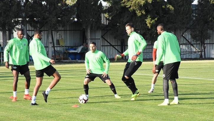 Akhisar kupada final peşinde!