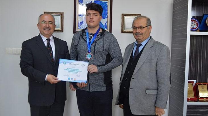 Tavşanlılı genç, Kick Boks Uluslararası Turnuva'dan madalya ile döndü