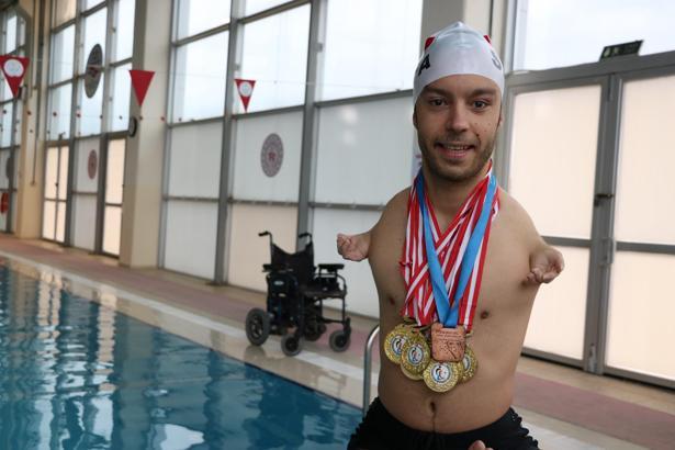 Şampiyon yüzücü geri döndü
