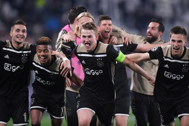 Hollanda Ligi'ne Ajax ertelemesi!