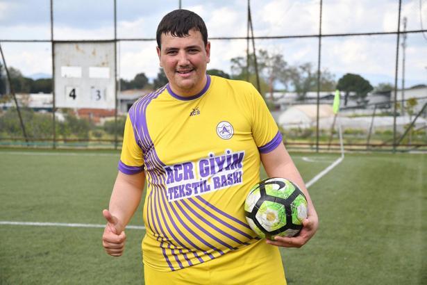 140 kiloluk futbolcu