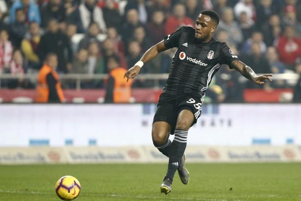 Cyle Larin, Beşiktaş'ı FIFA'ya şikayet etti