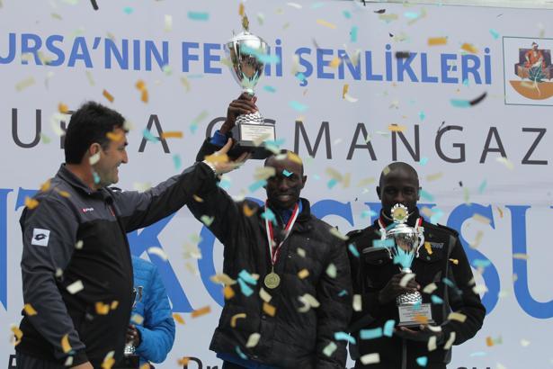 Osmangazi maratonuna Kenyalılar damga vurdu