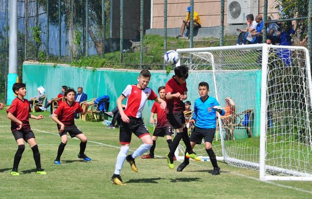 Geleceğin Yıldızları Futbol Şenliği Turnuvası başladı