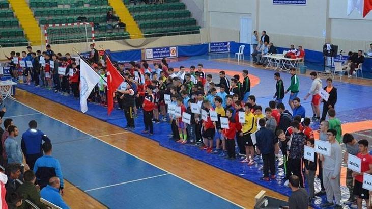Güreş Türkiye Birinciliği Müsabakalarında heyecan sürüyor