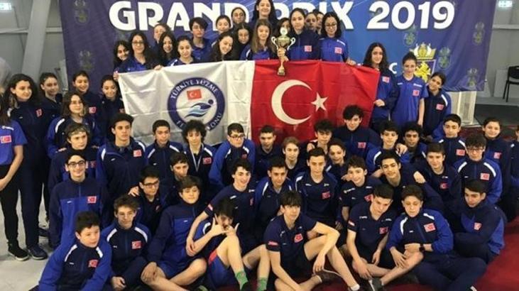Türkiye Yüzme Federasyonu Karmaları Bulgaristan'da tarih yazdı