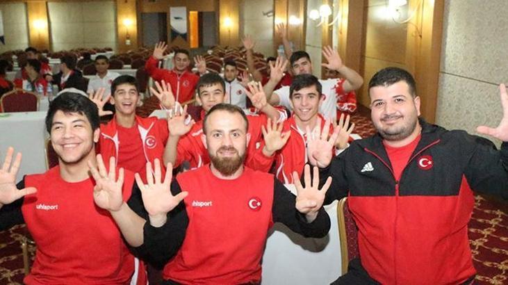 Yıldız sporcular Rıza Kayaalp'ın mutluluğuna ortak oldu