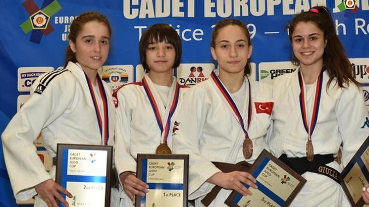 Kağıtsporlu judocu Merve, dünyada 1 numara oldu