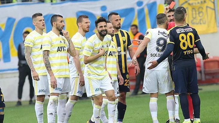 Fenerbahçeli Mehmet Ekici'ye 3 maç ceza!