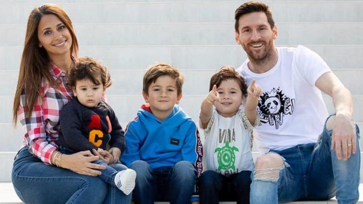Barcelona'nın yıldızı Messi'den aile pozu
