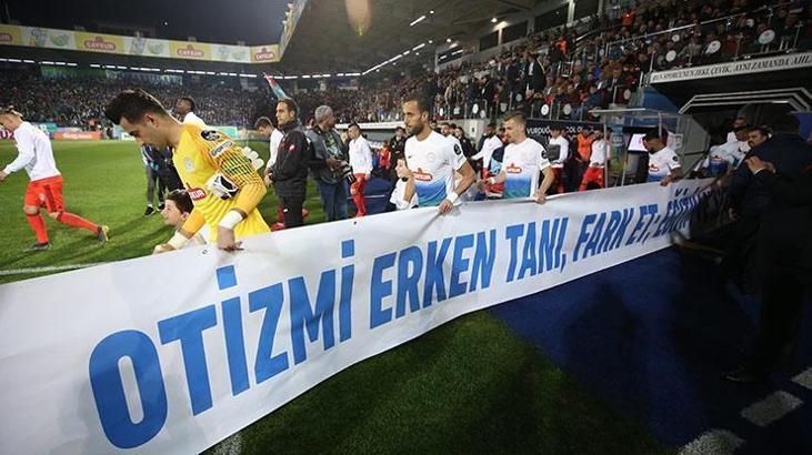 Çaykur Rizespor'dan otizm pankartı