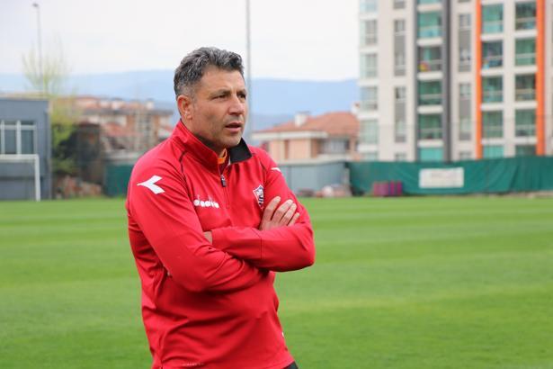 İlhan Özer: Çok kolay teslim oluyoruz