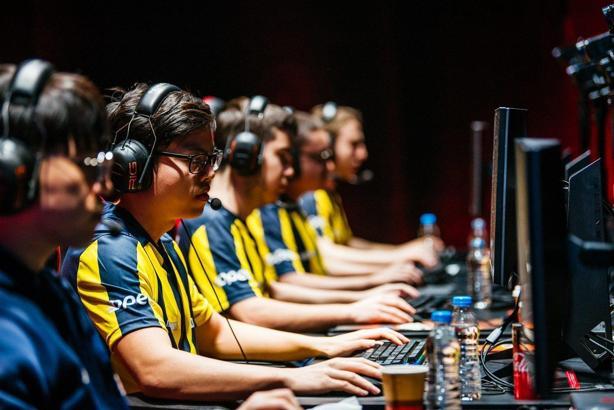 1907 Fenerbahçe zorlu finalde şampiyonluk hedefliyor