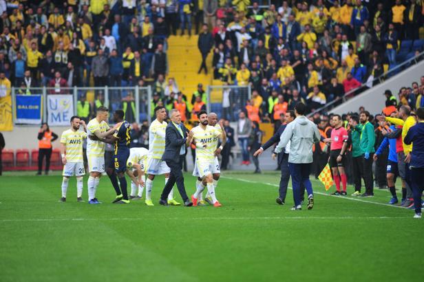 Ankaragücü - Fenerbahçe maçında kavga çıktı!