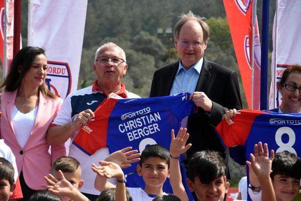 Büyükelçi Christian Berger, Uluslararası U12 İzmir Cup'ın açılışına katıldı