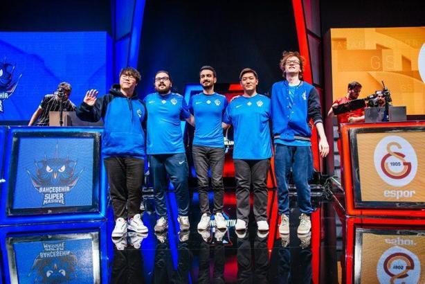 Royal Youth'u yenen SuperMassive finale yükseldi