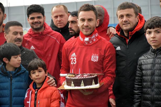 Sivasspor'da Serhiy Rybalka'nın doğum günü kutlandı