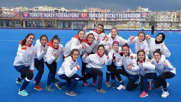 Kadınlar Hokey Türkiye Süper Ligi dolu dizgin devam ediyor