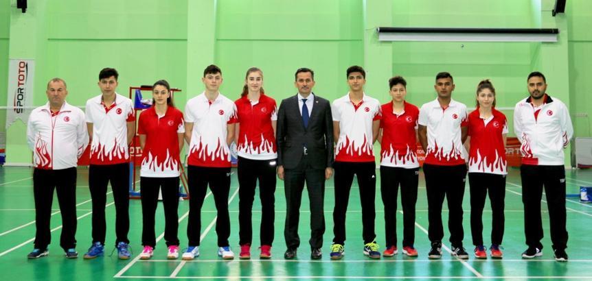 Genç badmintoncular Hırvatistan'a iddialı gitti