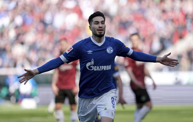 Schalke 04 Suat Serdar'ın golüyle kazandı